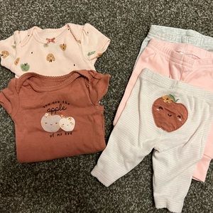Carter’s Body Suit and Pants Set - newborn